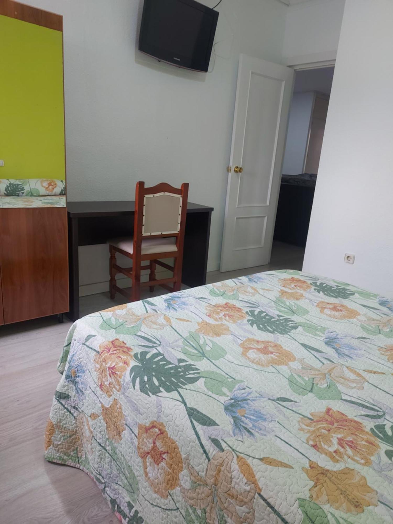 Hostal Fuente Del Pino Хумилья Экстерьер фото