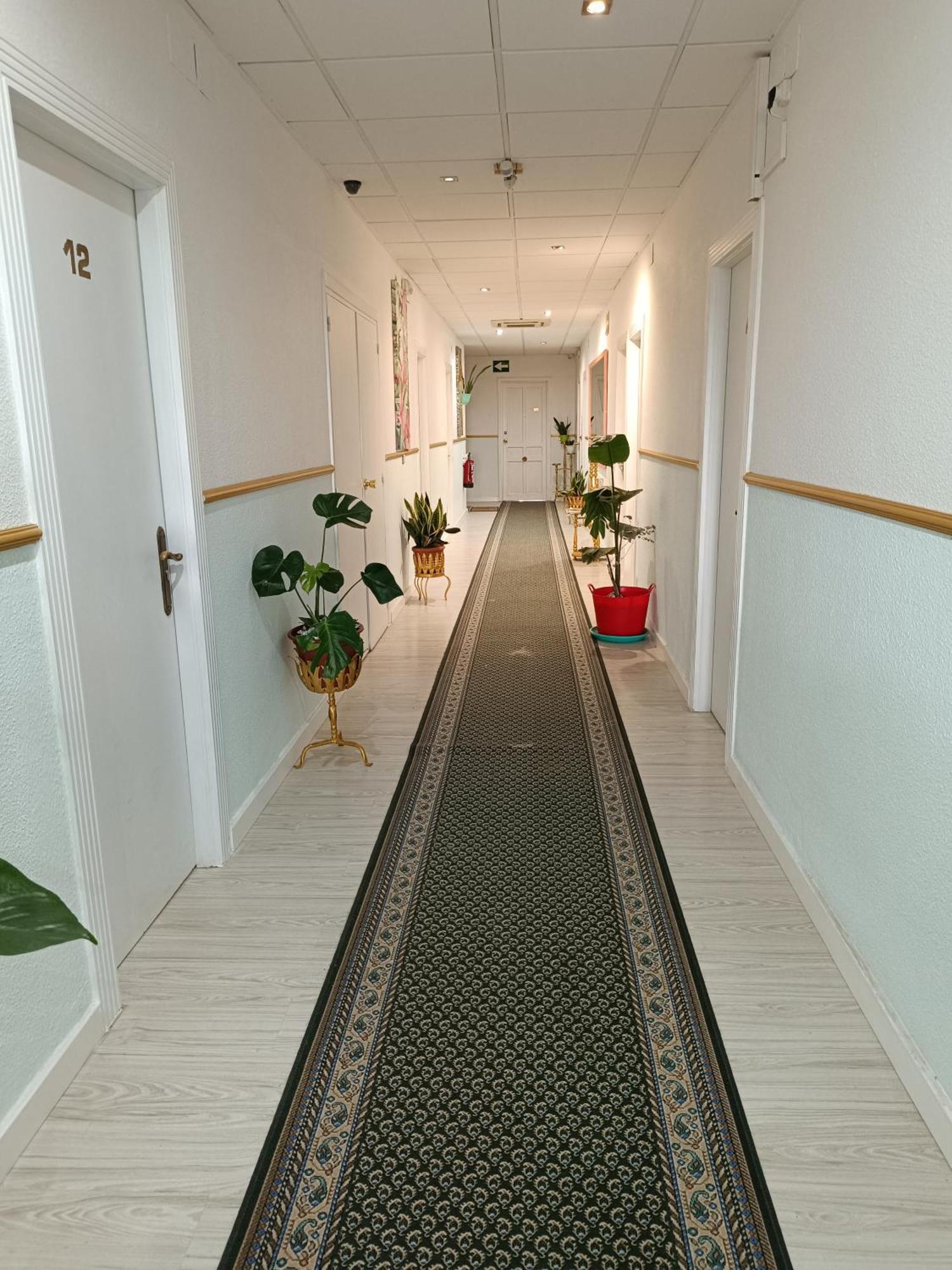 Hostal Fuente Del Pino Хумилья Экстерьер фото