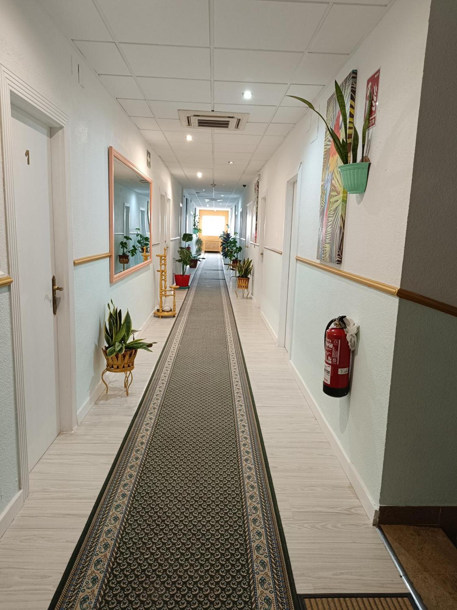 Hostal Fuente Del Pino Хумилья Экстерьер фото
