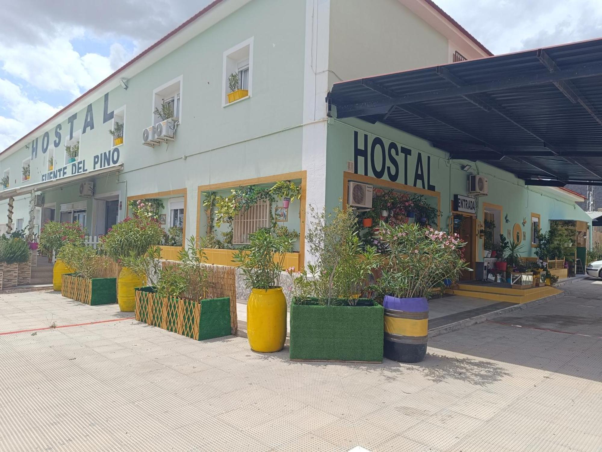 Hostal Fuente Del Pino Хумилья Экстерьер фото