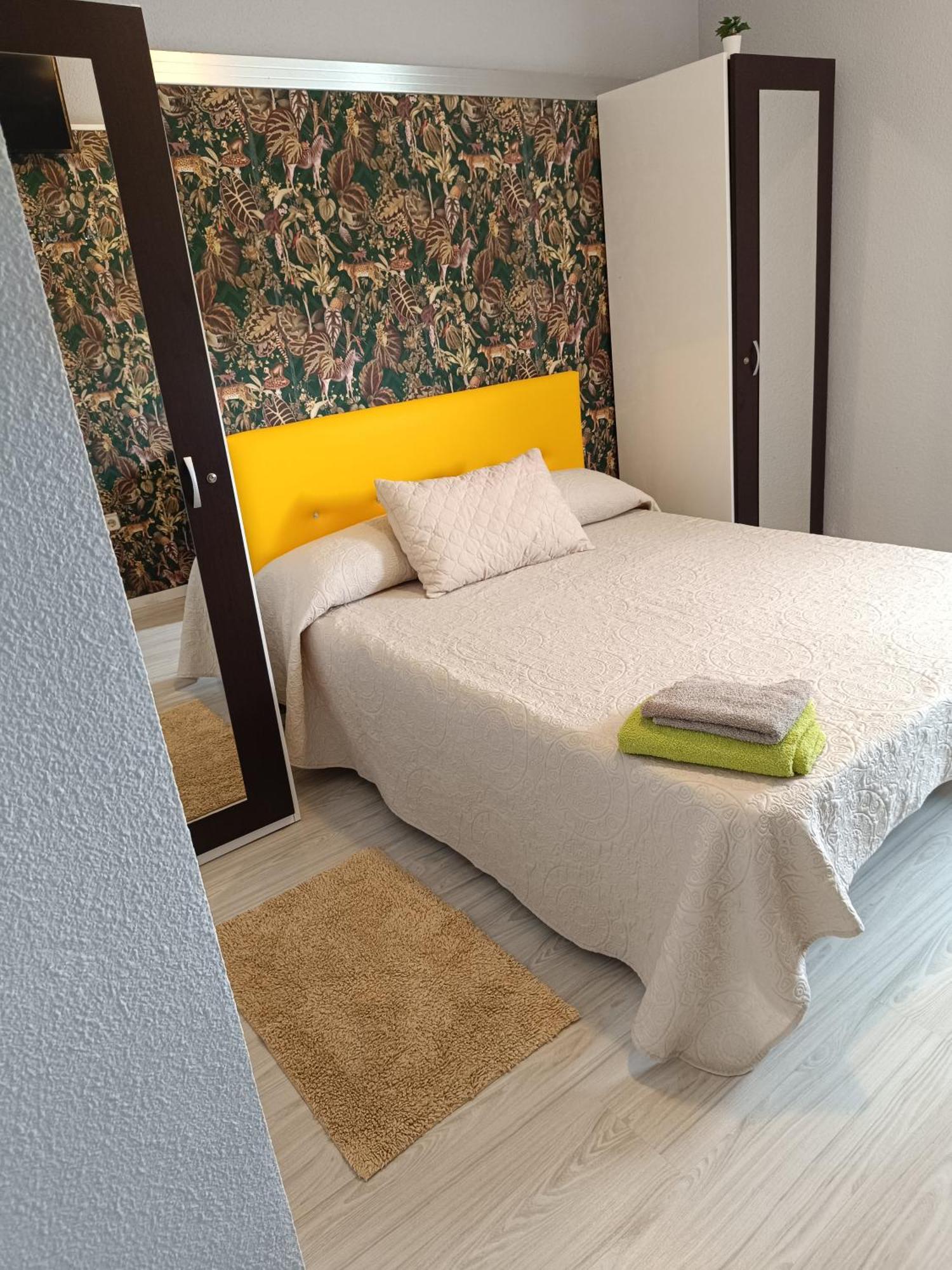 Hostal Fuente Del Pino Хумилья Экстерьер фото