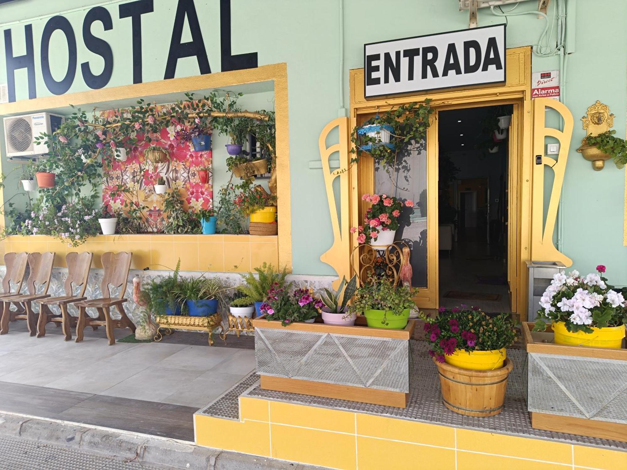 Hostal Fuente Del Pino Хумилья Экстерьер фото