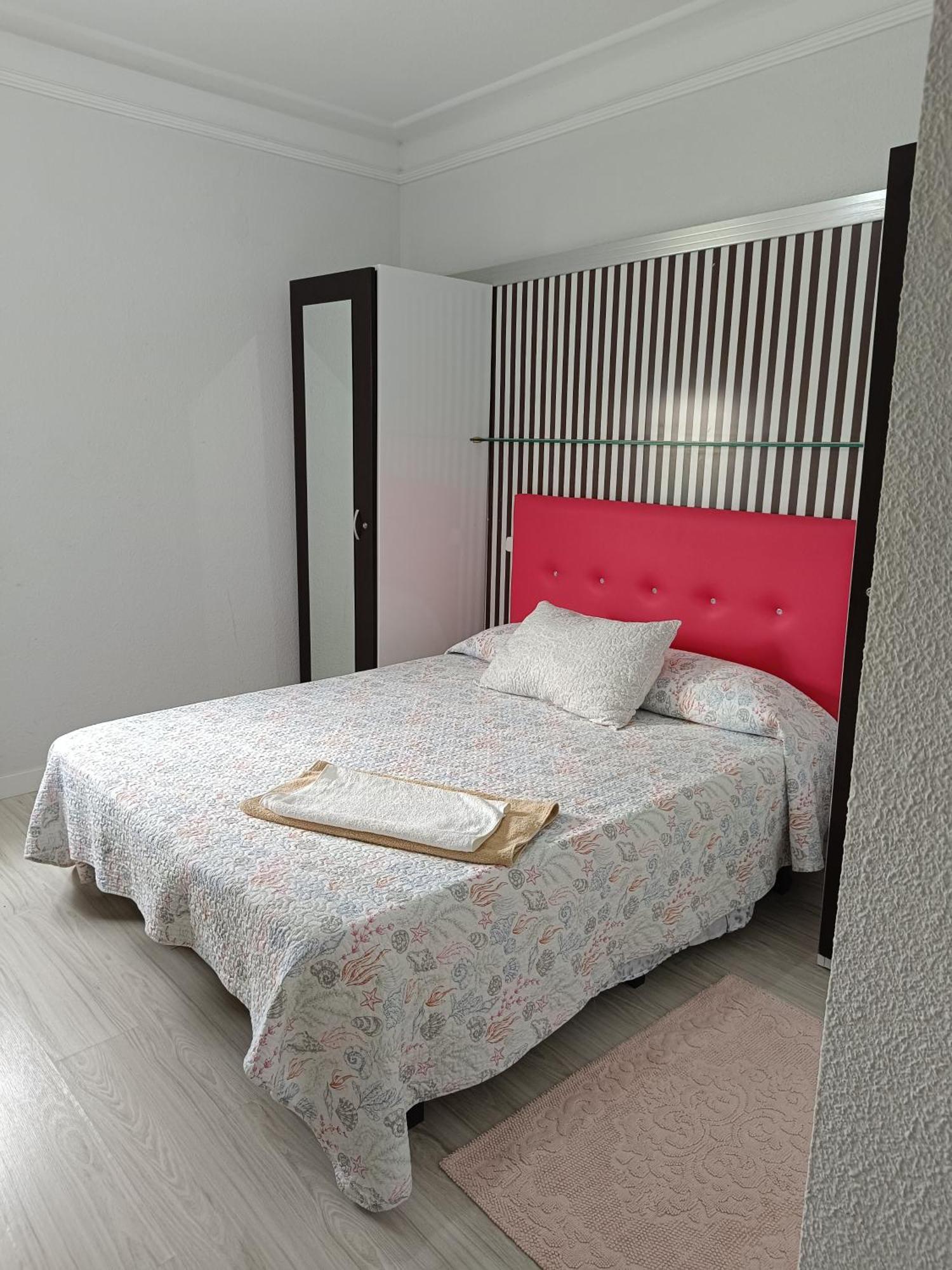Hostal Fuente Del Pino Хумилья Экстерьер фото